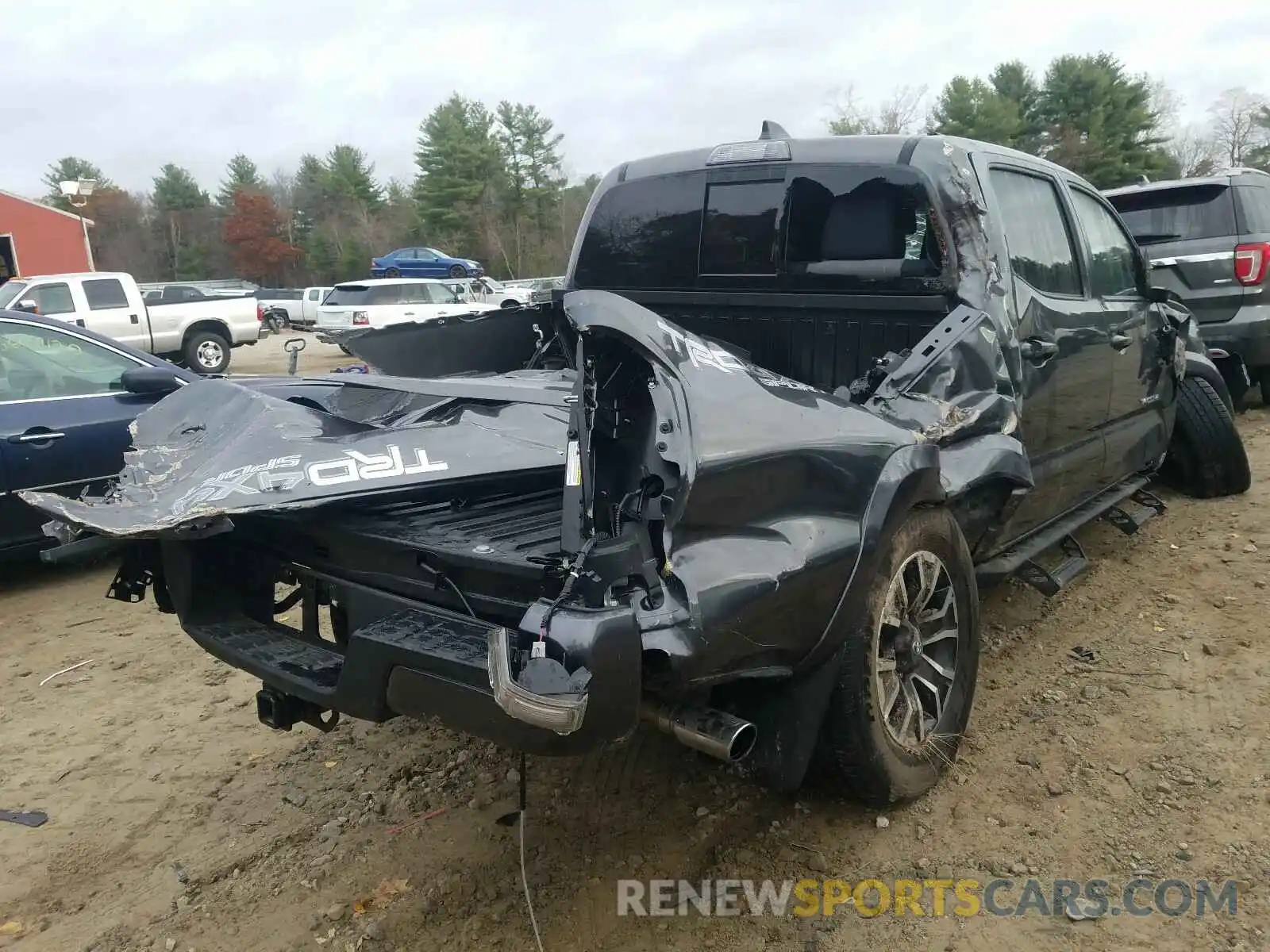 4 Photograph of a damaged car 3TMCZ5AN8LM324647 TOYOTA TACOMA 2020