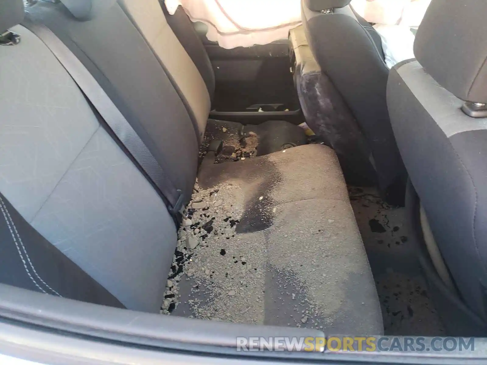 6 Photograph of a damaged car 3TMCZ5AN8LM325409 TOYOTA TACOMA 2020