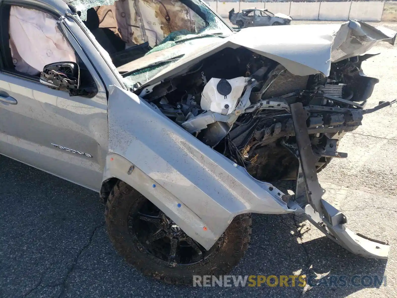 9 Photograph of a damaged car 3TMCZ5AN8LM325409 TOYOTA TACOMA 2020