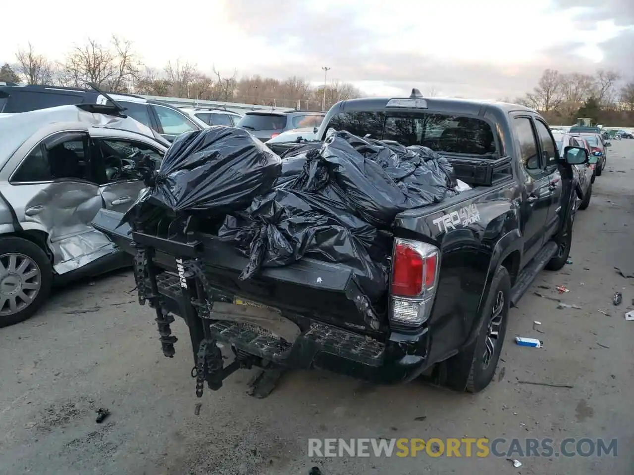 4 Photograph of a damaged car 3TMCZ5AN8LM328990 TOYOTA TACOMA 2020