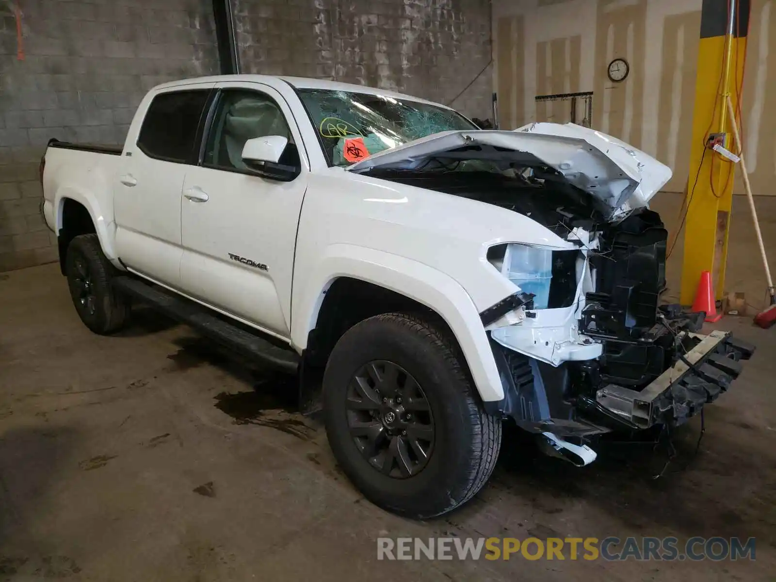 1 Photograph of a damaged car 3TMCZ5AN8LM332389 TOYOTA TACOMA 2020