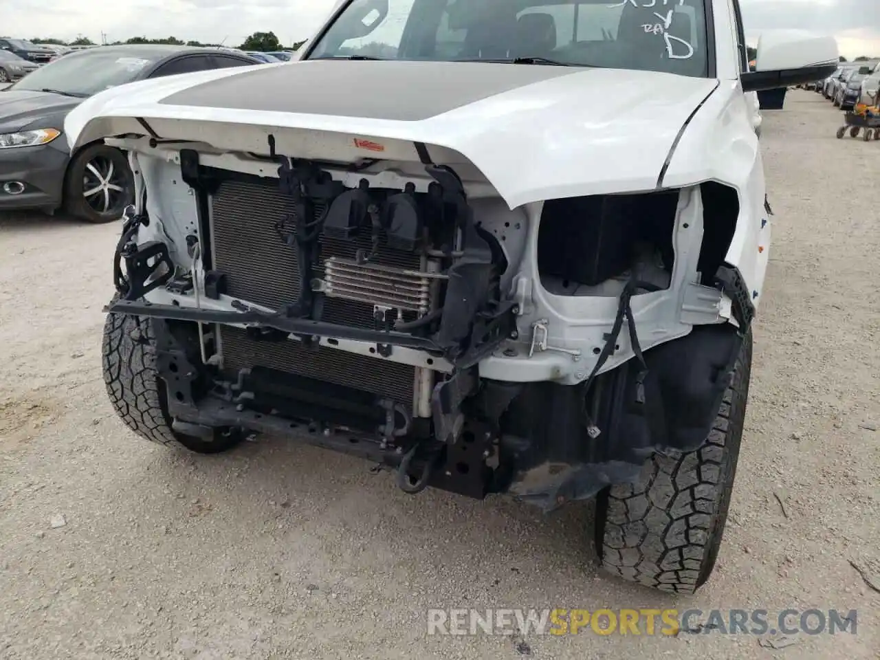 9 Photograph of a damaged car 3TMCZ5AN8LM332442 TOYOTA TACOMA 2020