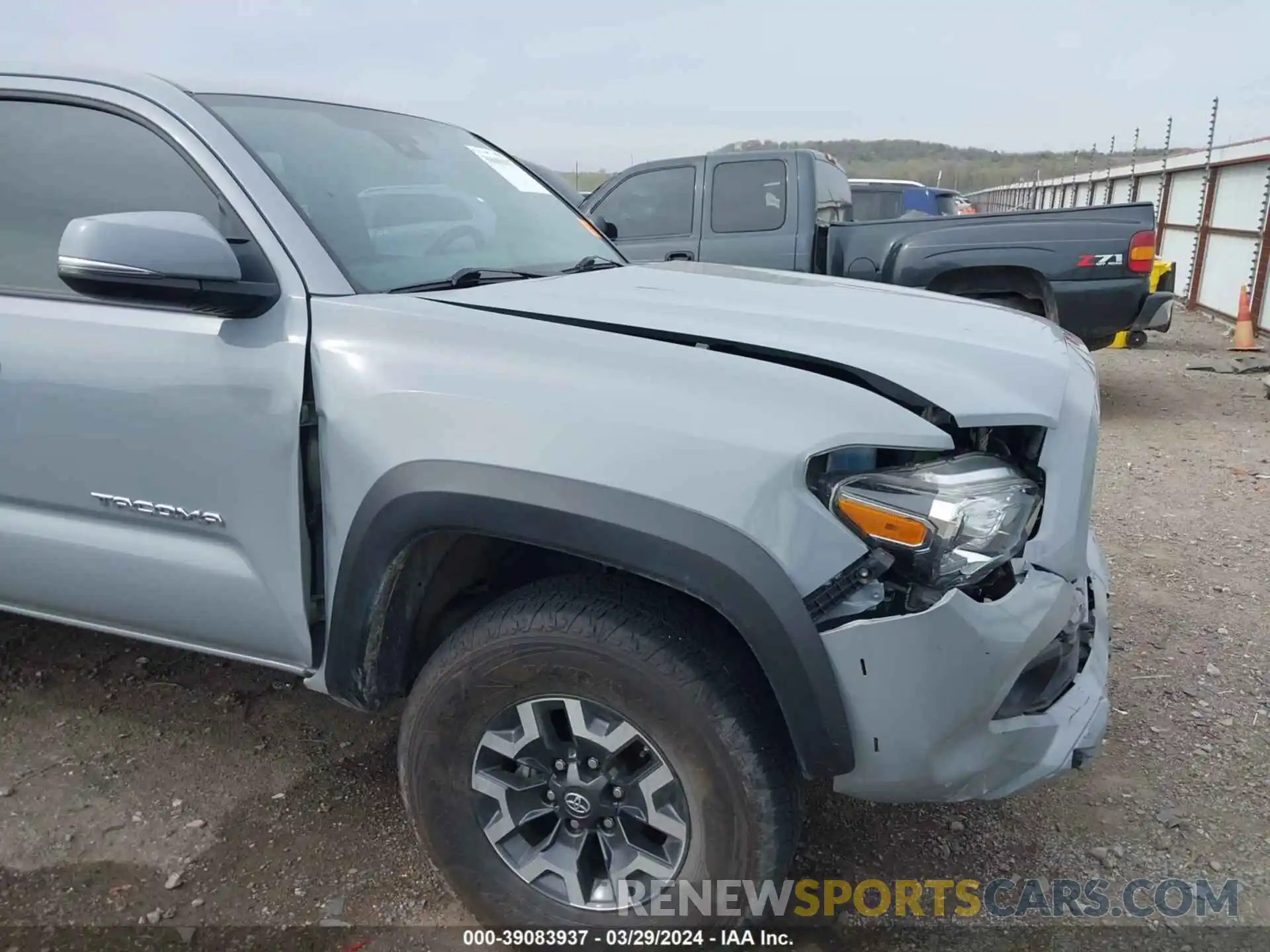 19 Photograph of a damaged car 3TMCZ5AN8LM333011 TOYOTA TACOMA 2020