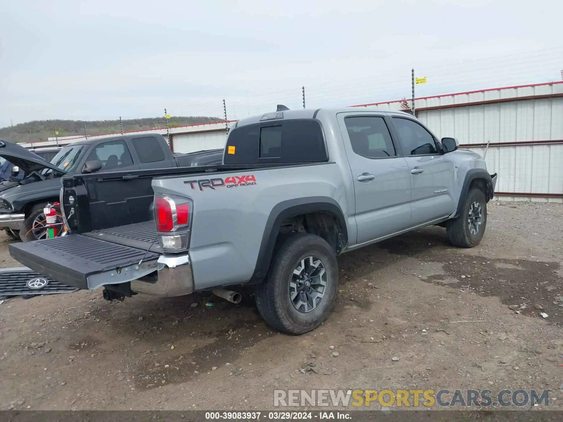 4 Photograph of a damaged car 3TMCZ5AN8LM333011 TOYOTA TACOMA 2020