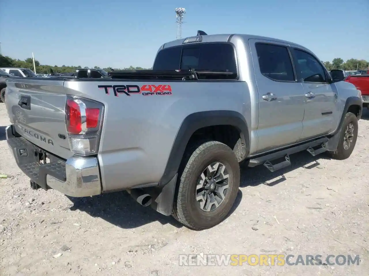 4 Photograph of a damaged car 3TMCZ5AN8LM333347 TOYOTA TACOMA 2020