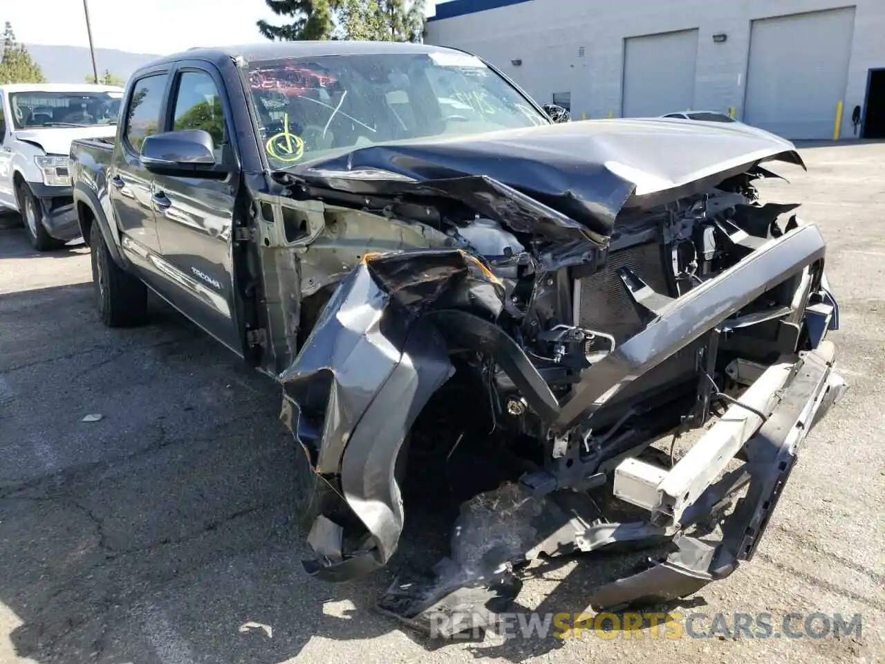 1 Photograph of a damaged car 3TMCZ5AN8LM335647 TOYOTA TACOMA 2020