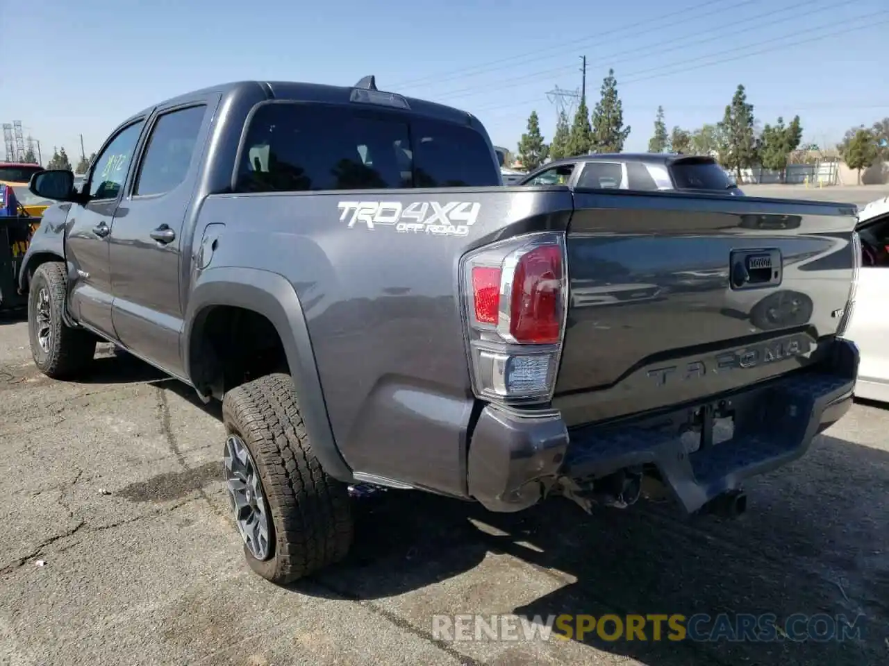 3 Photograph of a damaged car 3TMCZ5AN8LM335647 TOYOTA TACOMA 2020