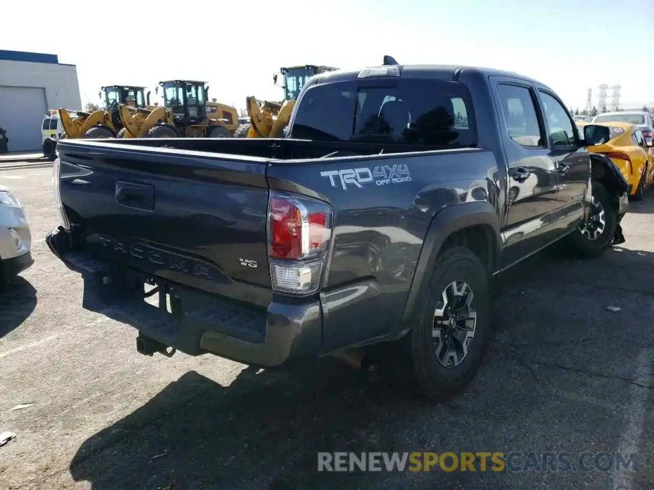 4 Photograph of a damaged car 3TMCZ5AN8LM335647 TOYOTA TACOMA 2020