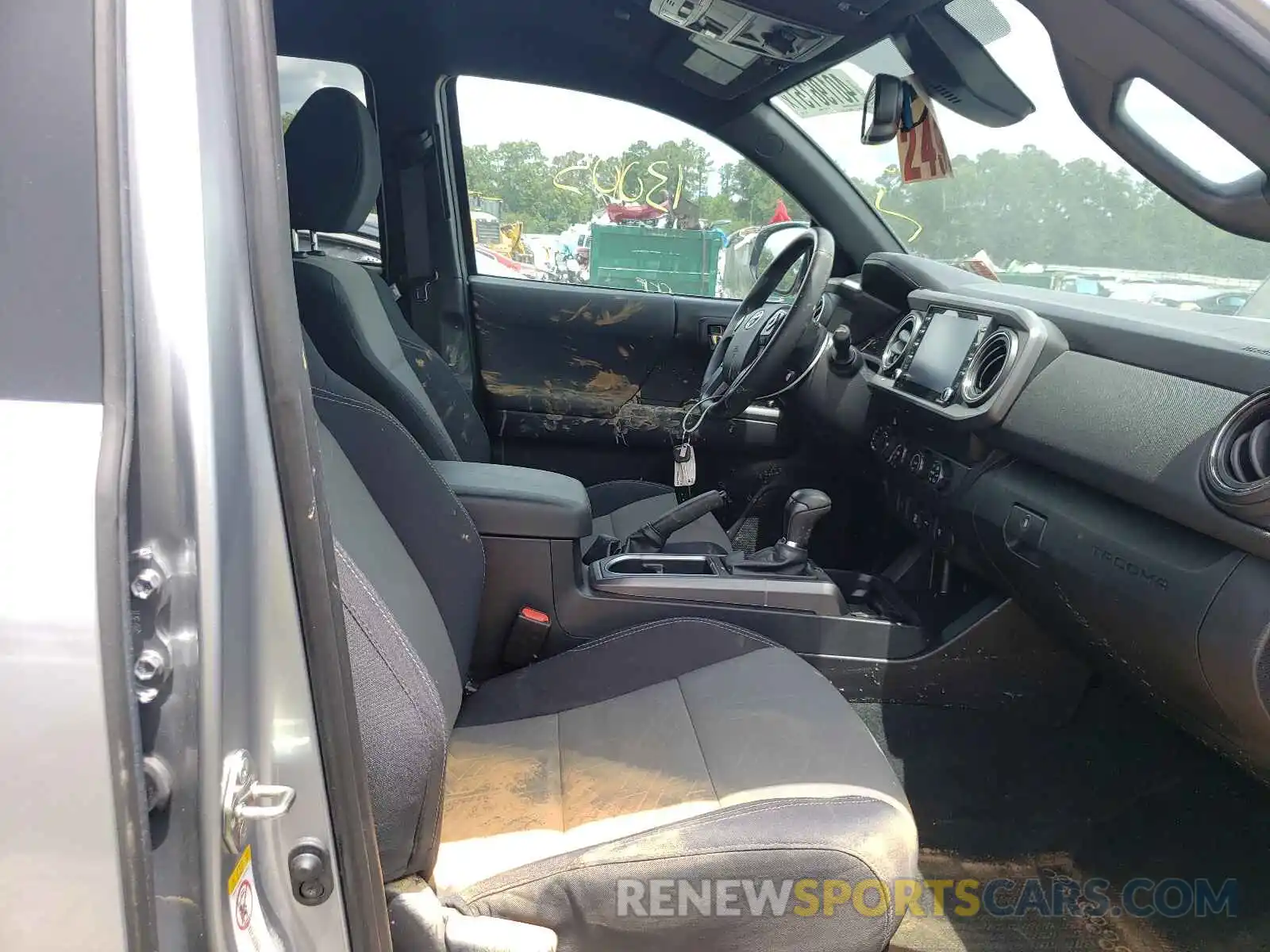 5 Photograph of a damaged car 3TMCZ5AN8LM337480 TOYOTA TACOMA 2020