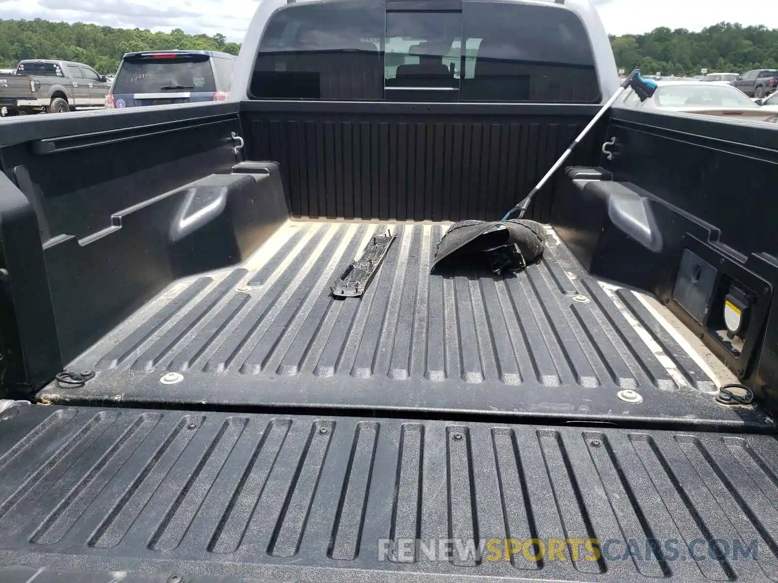 9 Photograph of a damaged car 3TMCZ5AN8LM337480 TOYOTA TACOMA 2020