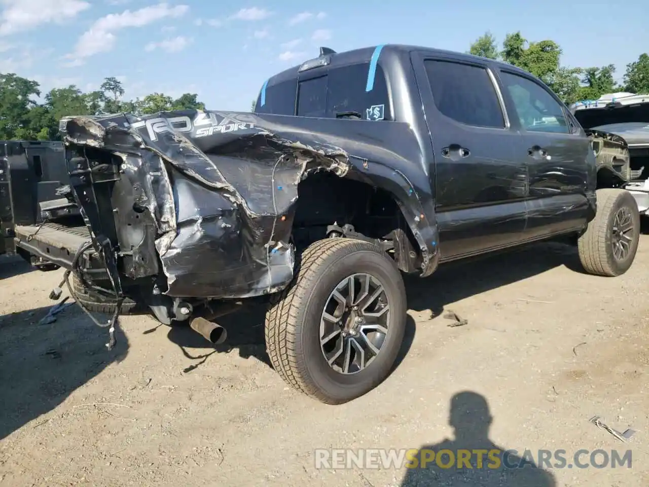 4 Photograph of a damaged car 3TMCZ5AN8LM339469 TOYOTA TACOMA 2020