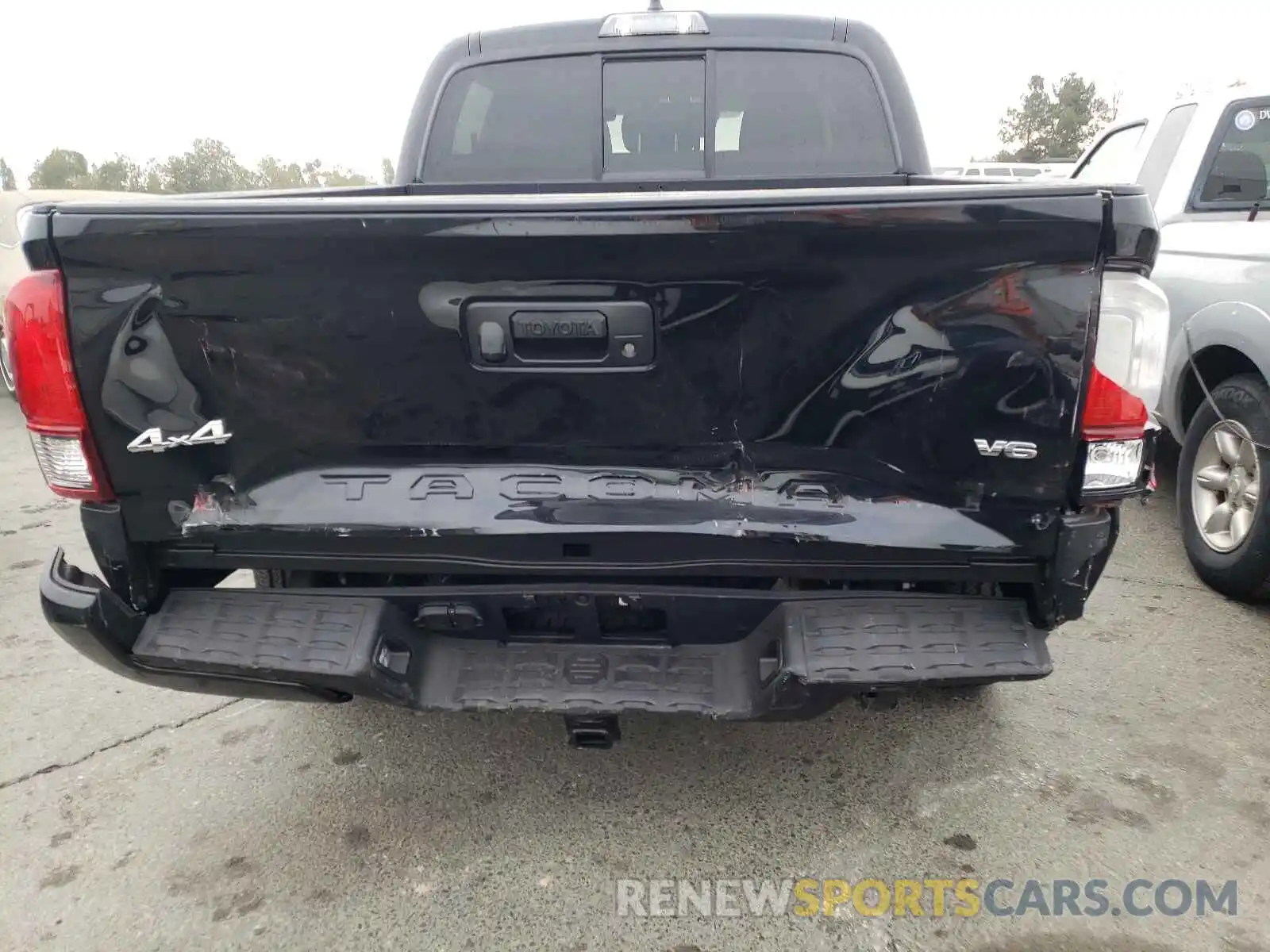 9 Photograph of a damaged car 3TMCZ5AN8LM350116 TOYOTA TACOMA 2020