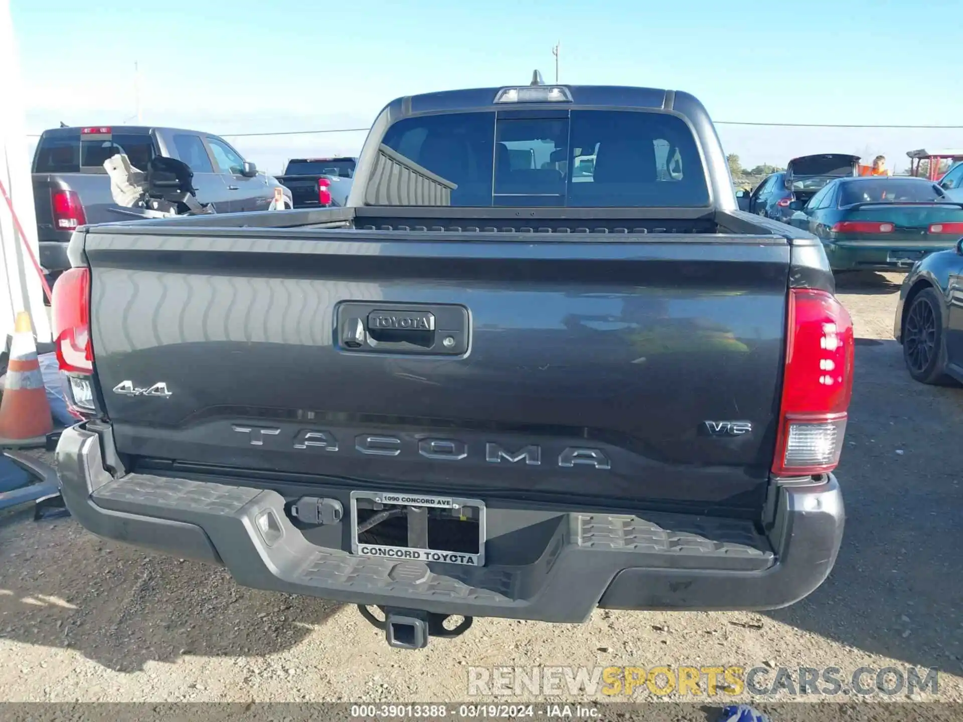 17 Photograph of a damaged car 3TMCZ5AN8LM362590 TOYOTA TACOMA 2020