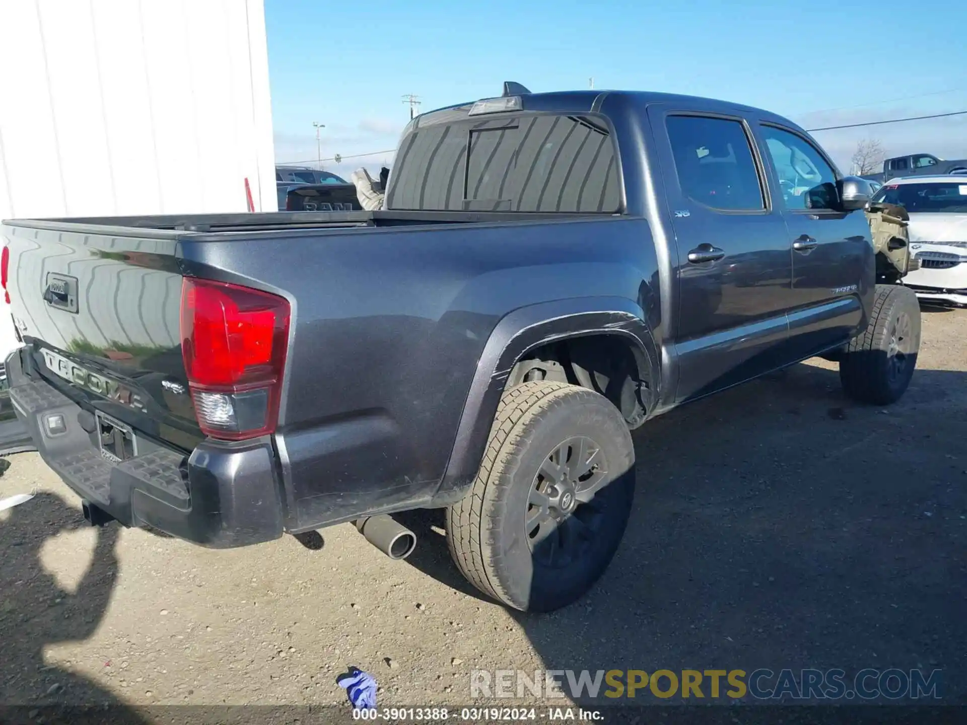 4 Photograph of a damaged car 3TMCZ5AN8LM362590 TOYOTA TACOMA 2020