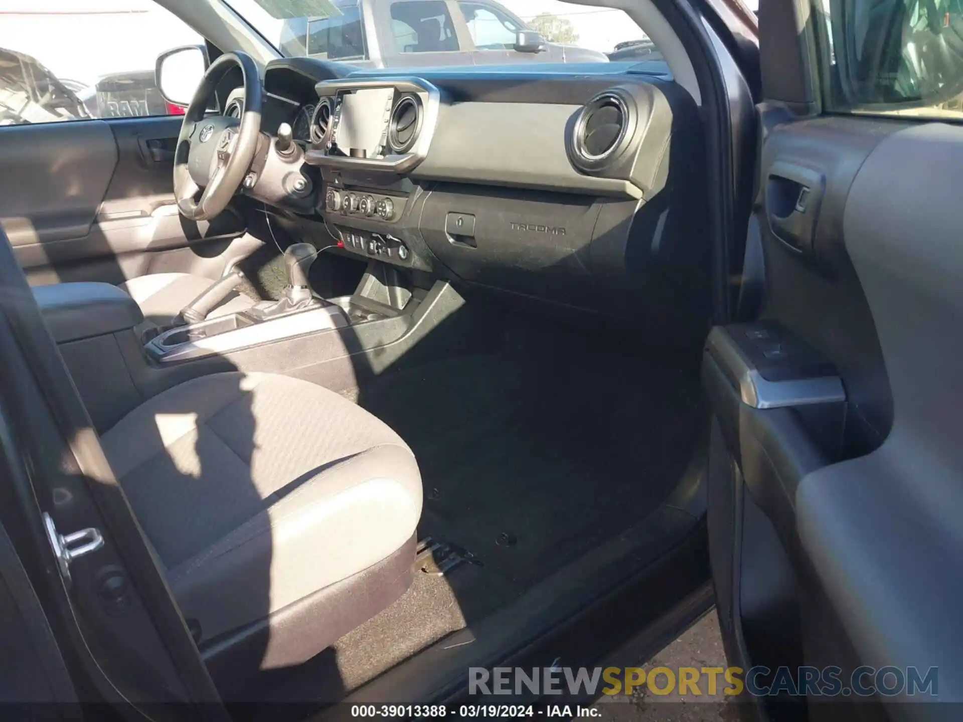 5 Photograph of a damaged car 3TMCZ5AN8LM362590 TOYOTA TACOMA 2020