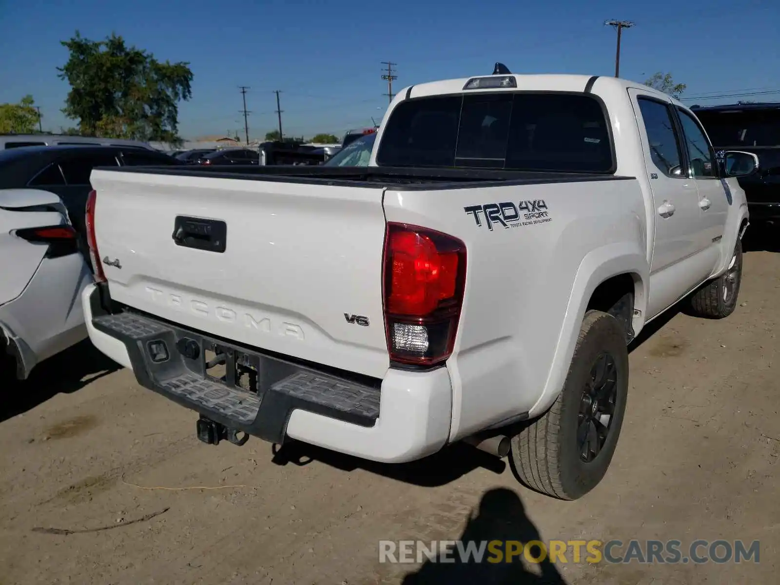 4 Photograph of a damaged car 3TMCZ5AN8LM364775 TOYOTA TACOMA 2020