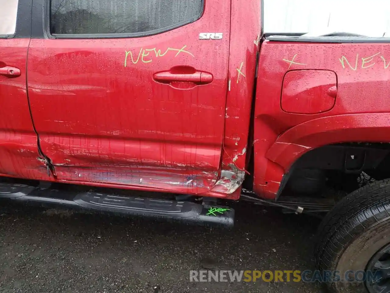 9 Photograph of a damaged car 3TMCZ5AN8LM369023 TOYOTA TACOMA 2020