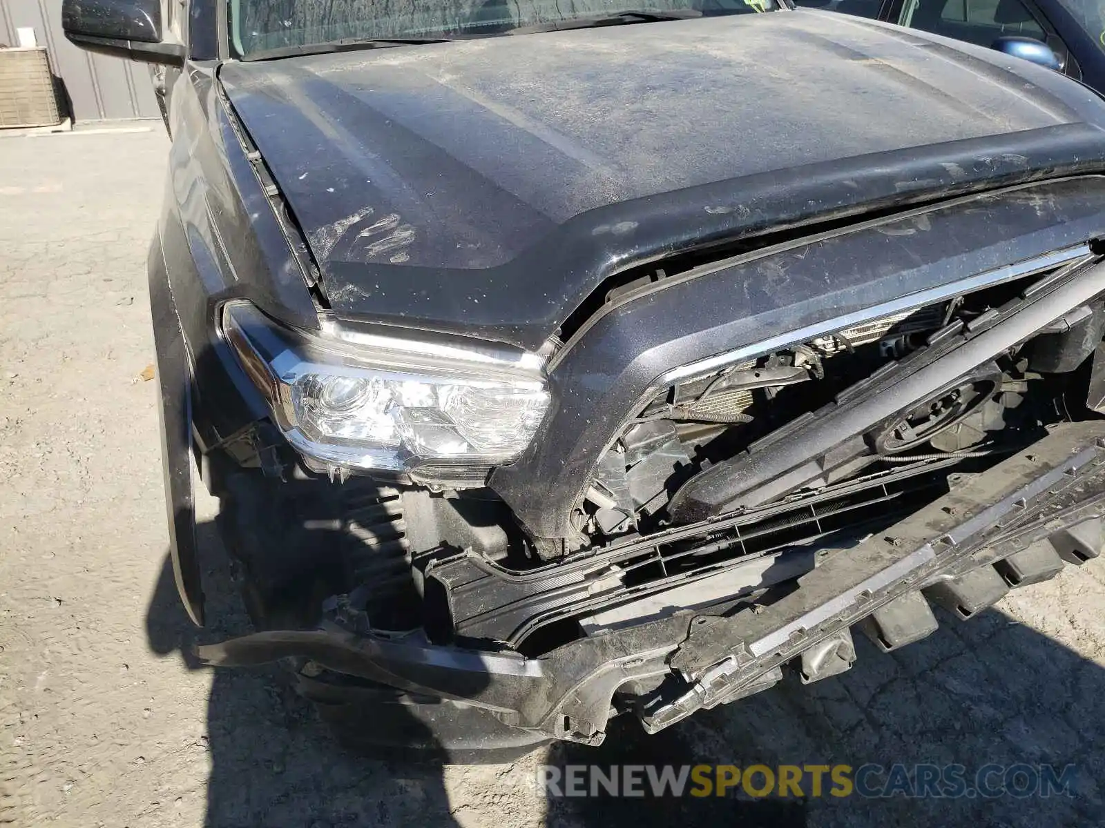 9 Photograph of a damaged car 3TMCZ5AN9LM289293 TOYOTA TACOMA 2020