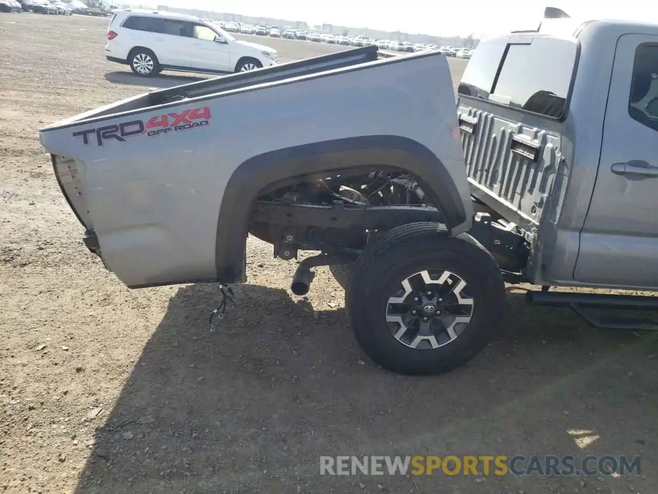 9 Photograph of a damaged car 3TMCZ5AN9LM290105 TOYOTA TACOMA 2020