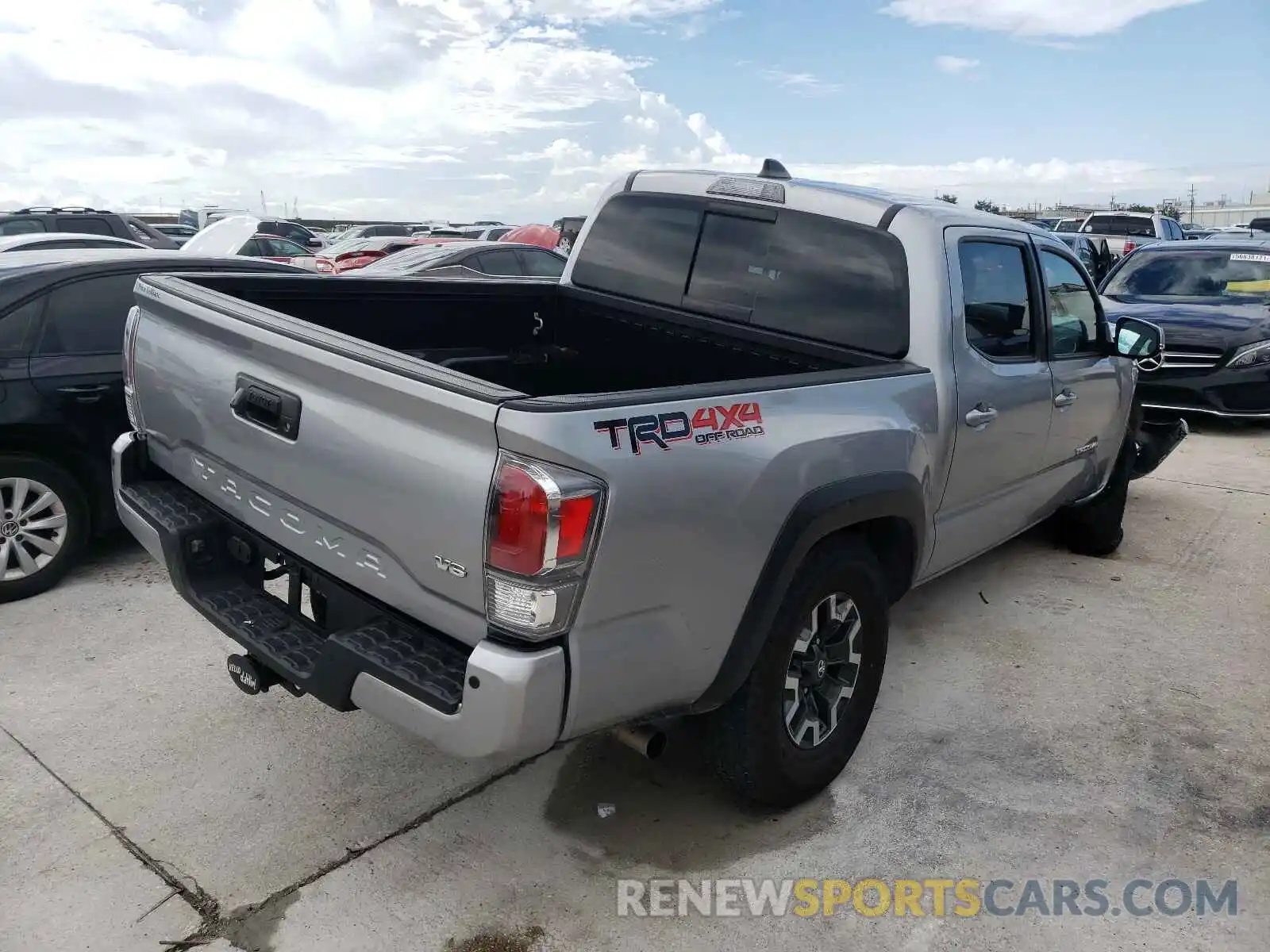 4 Photograph of a damaged car 3TMCZ5AN9LM294087 TOYOTA TACOMA 2020