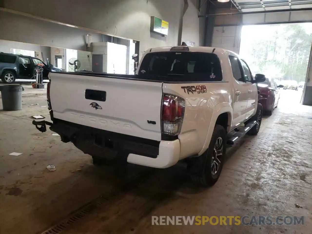 4 Photograph of a damaged car 3TMCZ5AN9LM316377 TOYOTA TACOMA 2020