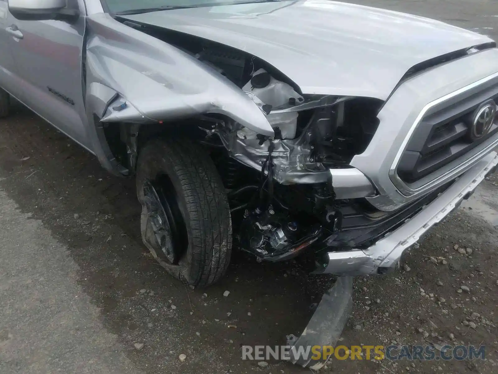 9 Photograph of a damaged car 3TMCZ5AN9LM318064 TOYOTA TACOMA 2020