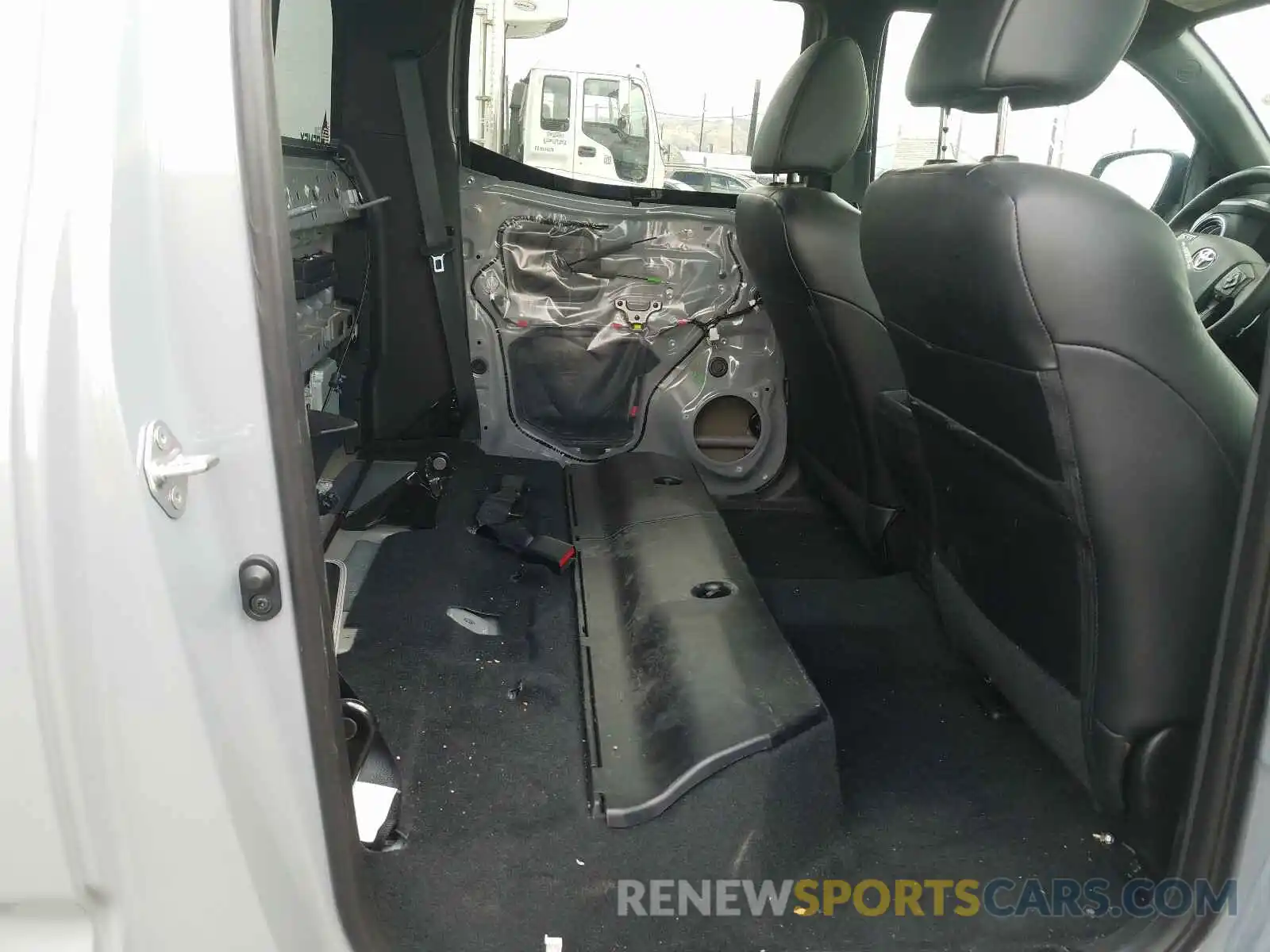 6 Photograph of a damaged car 3TMCZ5AN9LM324494 TOYOTA TACOMA 2020