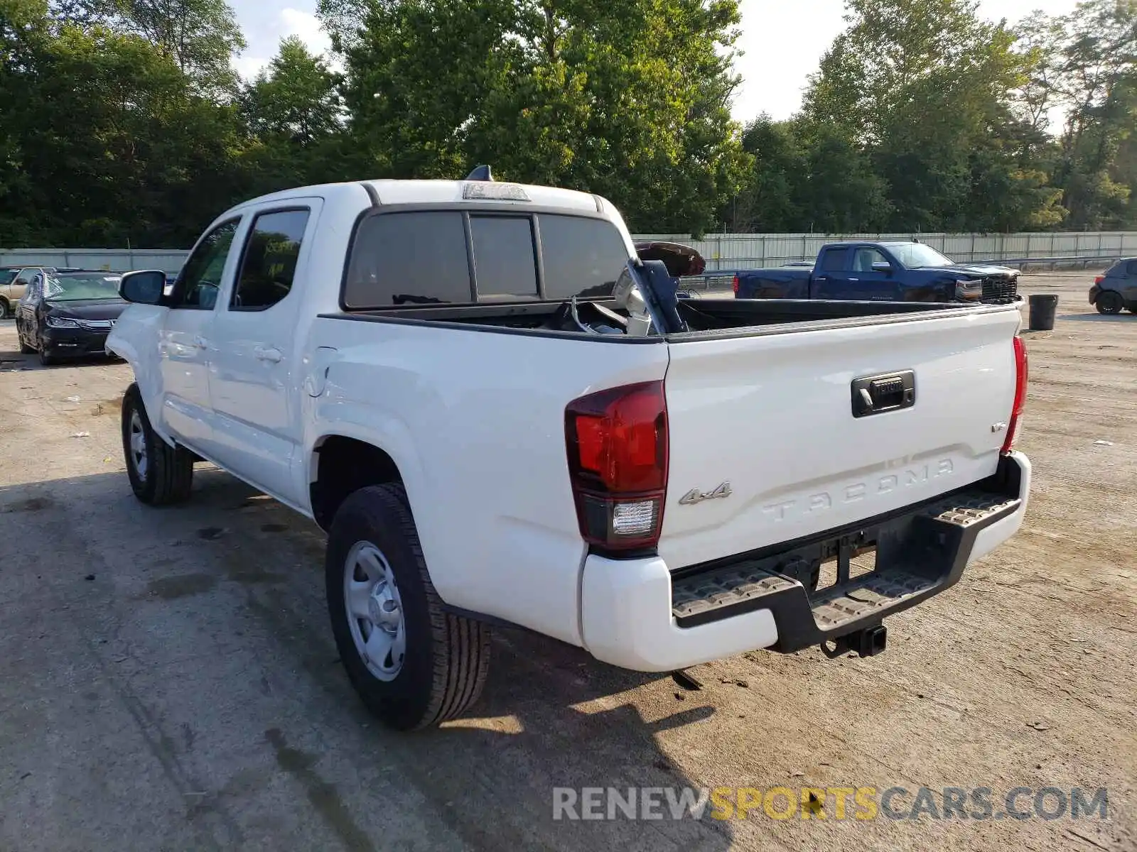 3 Photograph of a damaged car 3TMCZ5AN9LM338038 TOYOTA TACOMA 2020