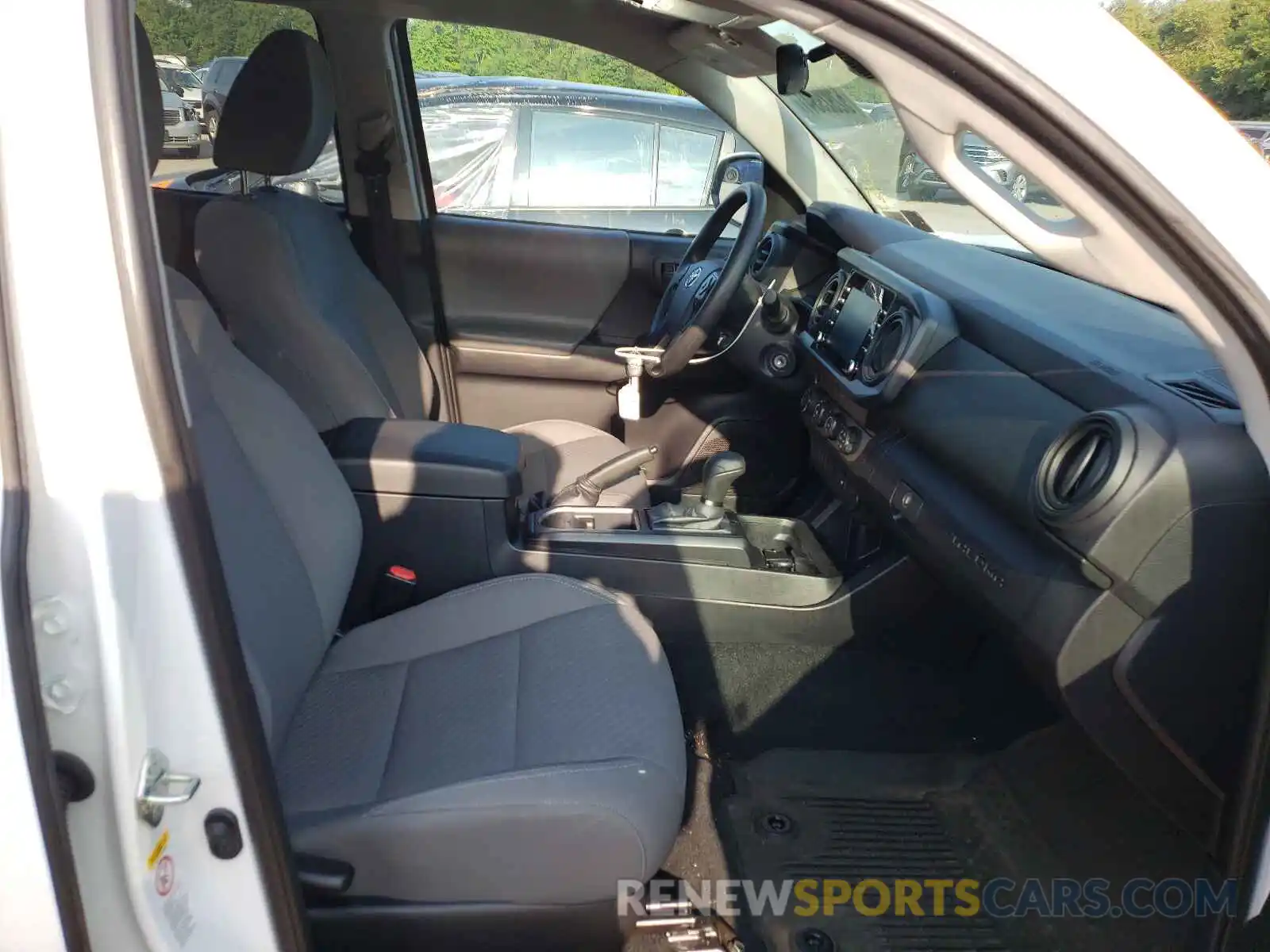 5 Photograph of a damaged car 3TMCZ5AN9LM338038 TOYOTA TACOMA 2020