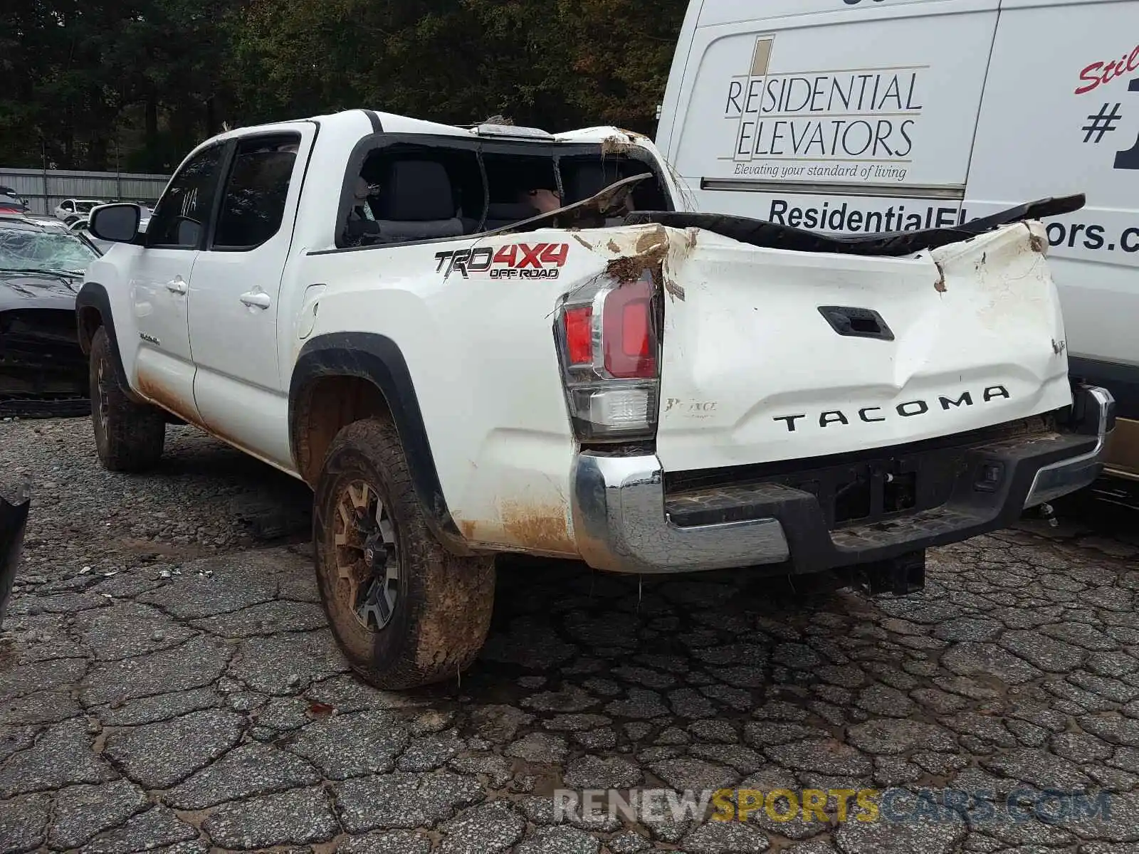 3 Photograph of a damaged car 3TMCZ5AN9LM341621 TOYOTA TACOMA 2020