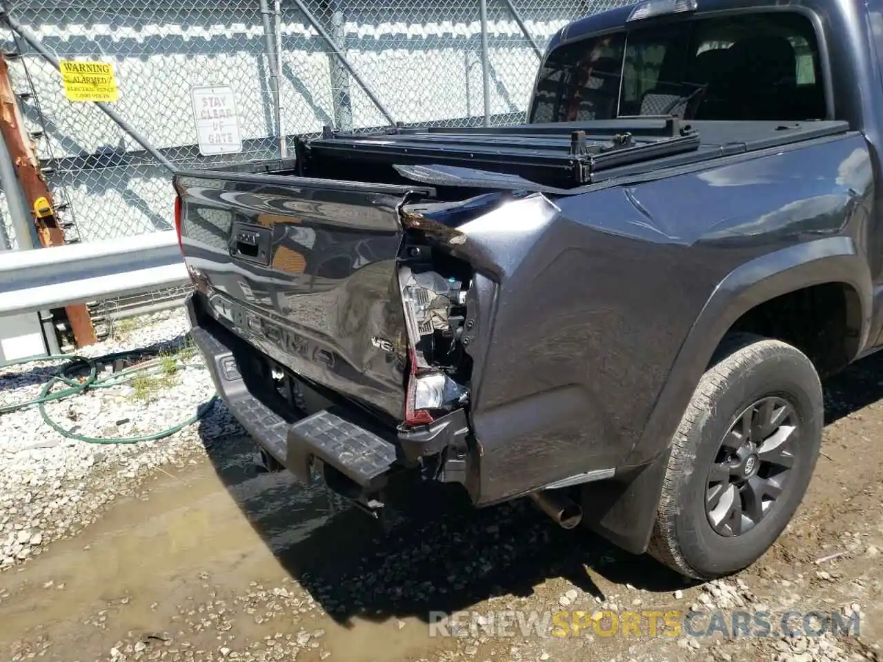 9 Photograph of a damaged car 3TMCZ5AN9LM359505 TOYOTA TACOMA 2020