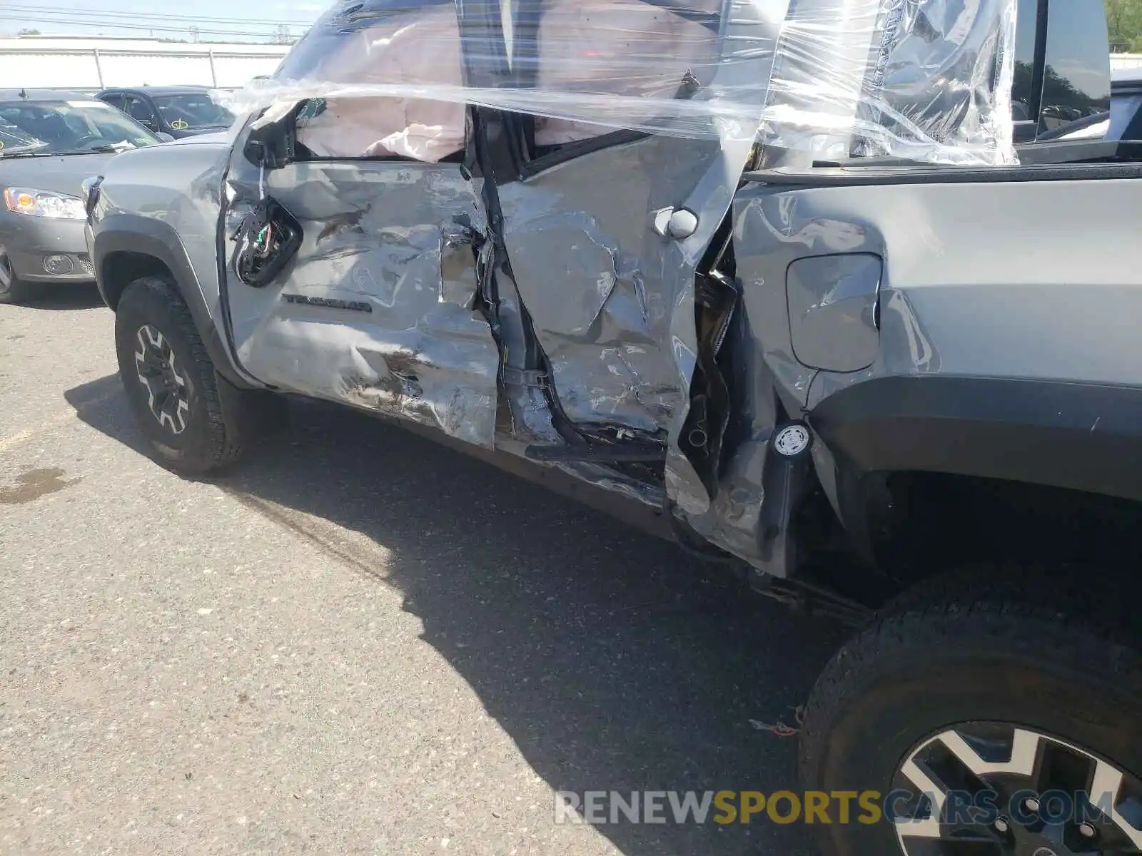 10 Photograph of a damaged car 3TMCZ5ANXLM293871 TOYOTA TACOMA 2020