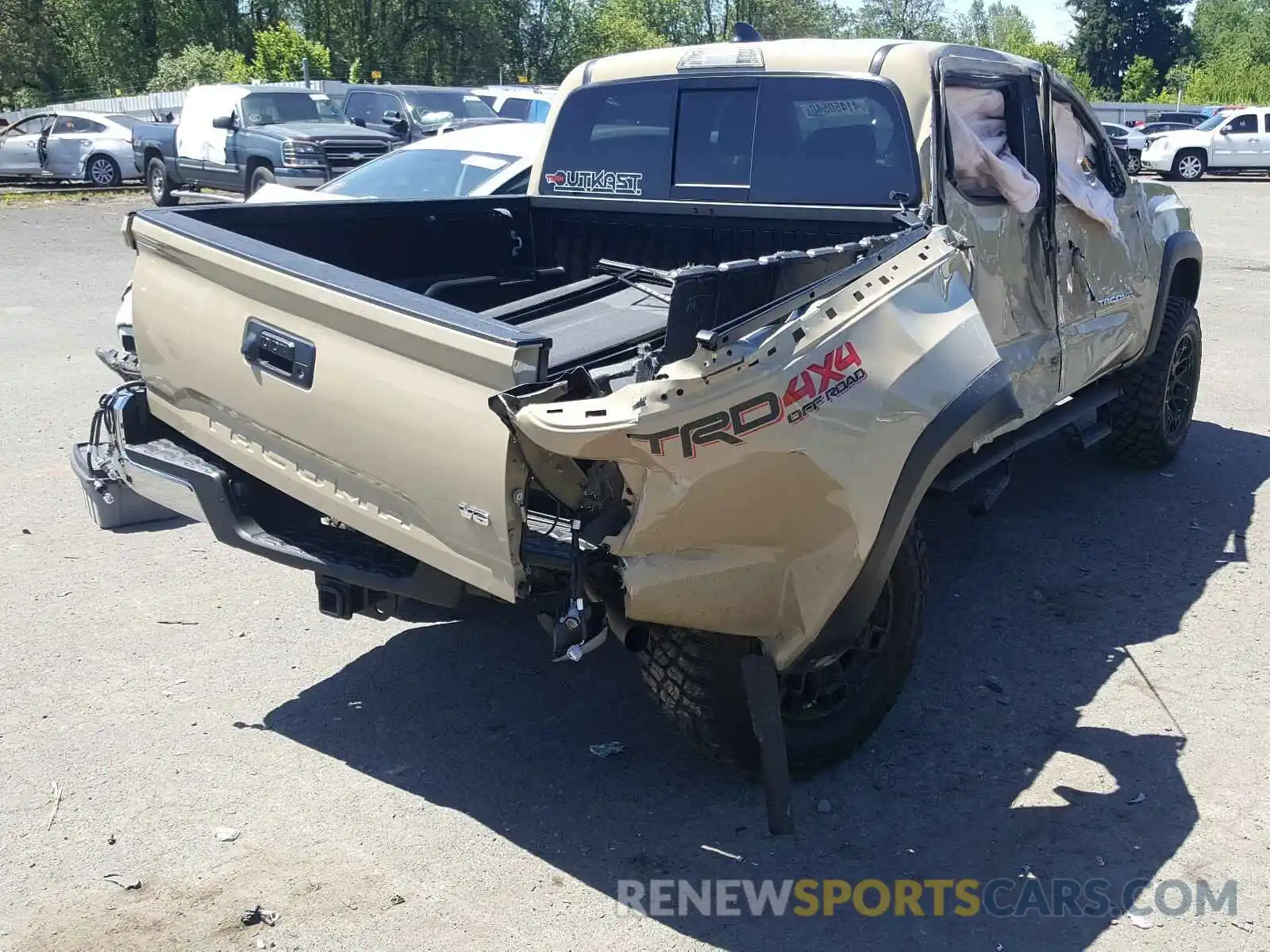 4 Photograph of a damaged car 3TMCZ5ANXLM308210 TOYOTA TACOMA 2020