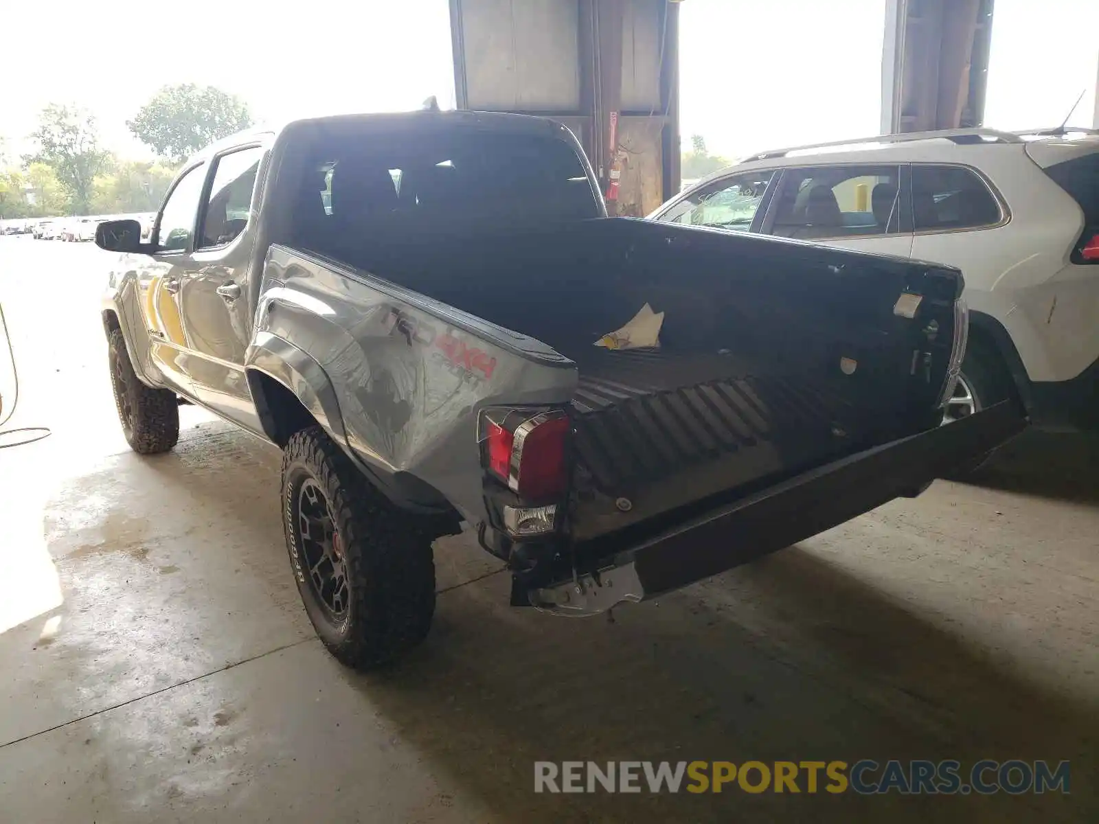 3 Photograph of a damaged car 3TMCZ5ANXLM314203 TOYOTA TACOMA 2020