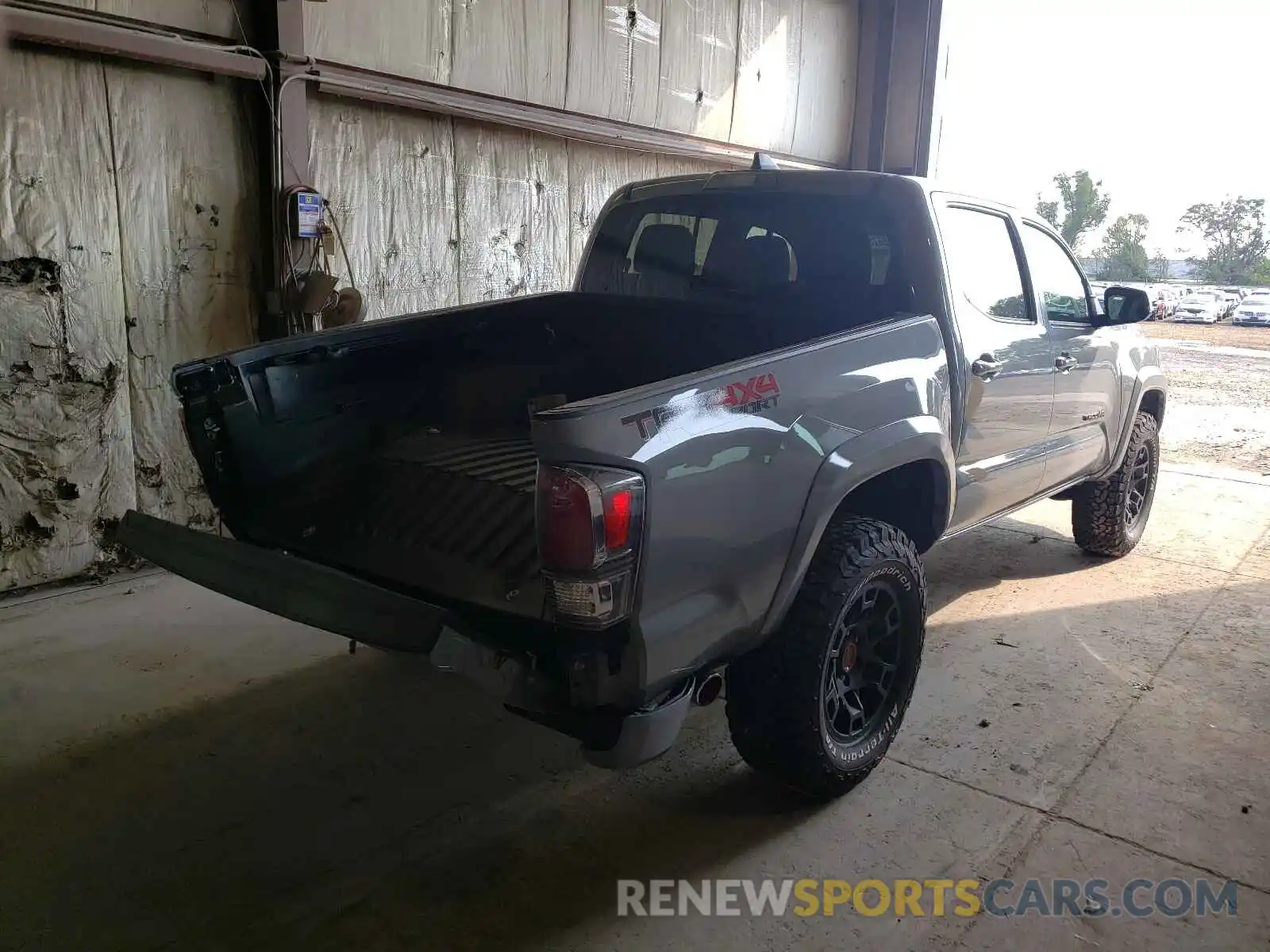 4 Photograph of a damaged car 3TMCZ5ANXLM314203 TOYOTA TACOMA 2020