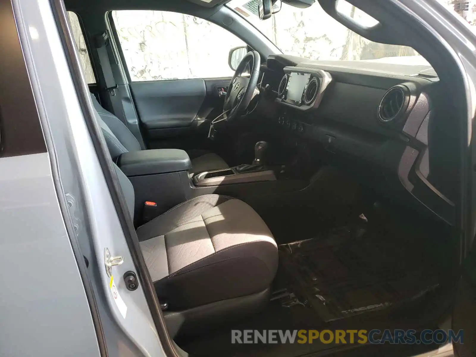 5 Photograph of a damaged car 3TMCZ5ANXLM314203 TOYOTA TACOMA 2020