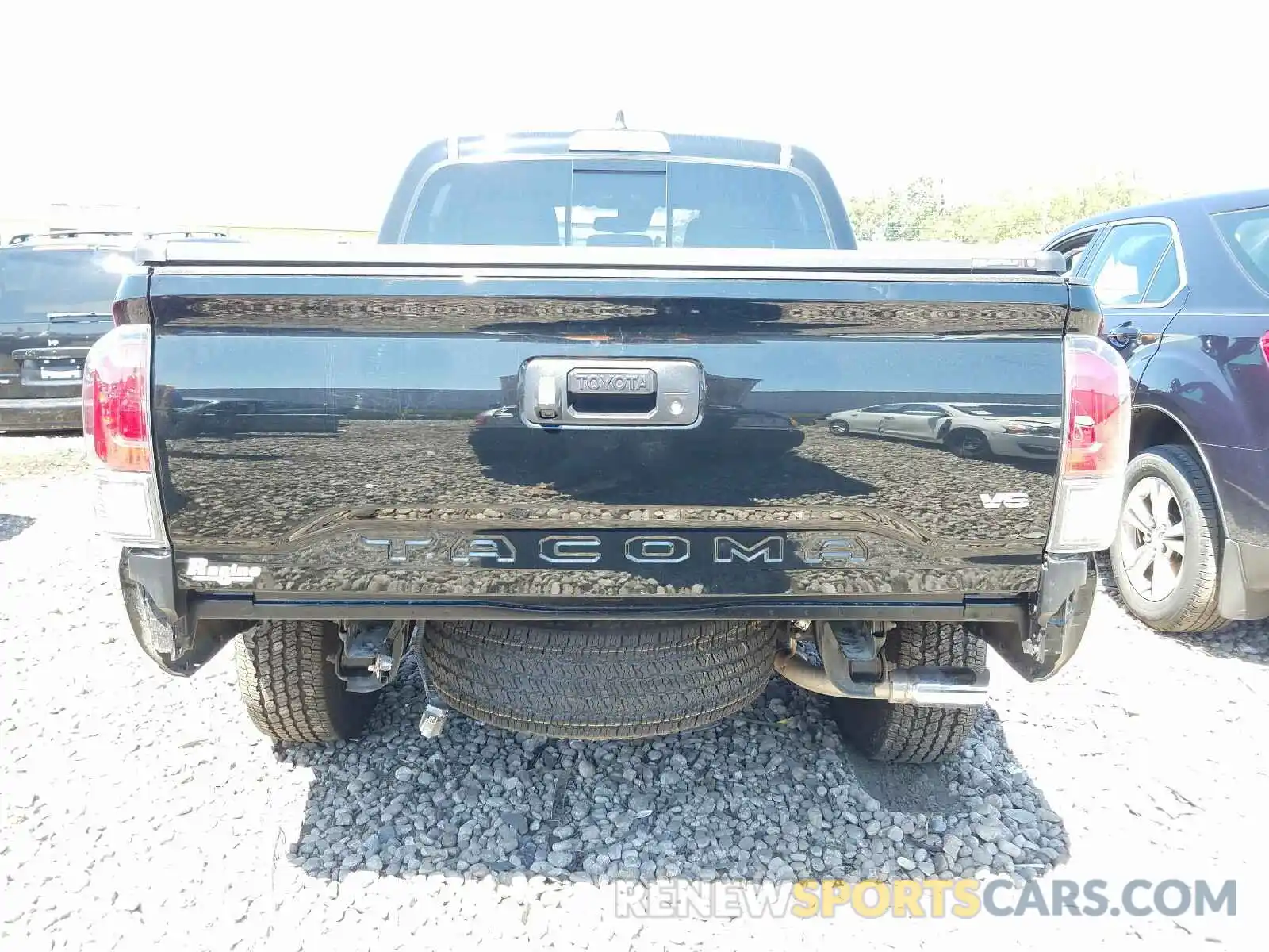 9 Photograph of a damaged car 3TMCZ5ANXLM314458 TOYOTA TACOMA 2020