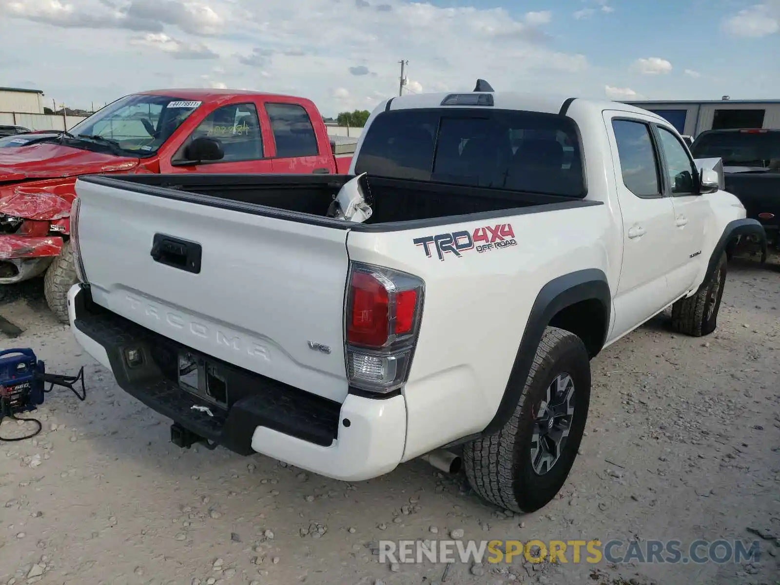 4 Photograph of a damaged car 3TMCZ5ANXLM314606 TOYOTA TACOMA 2020