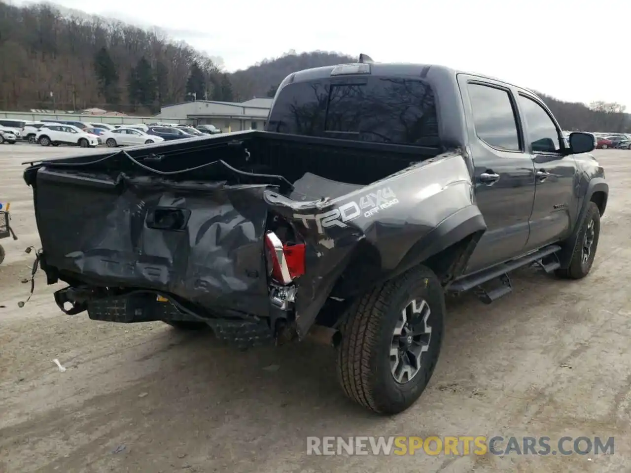 4 Photograph of a damaged car 3TMCZ5ANXLM315500 TOYOTA TACOMA 2020