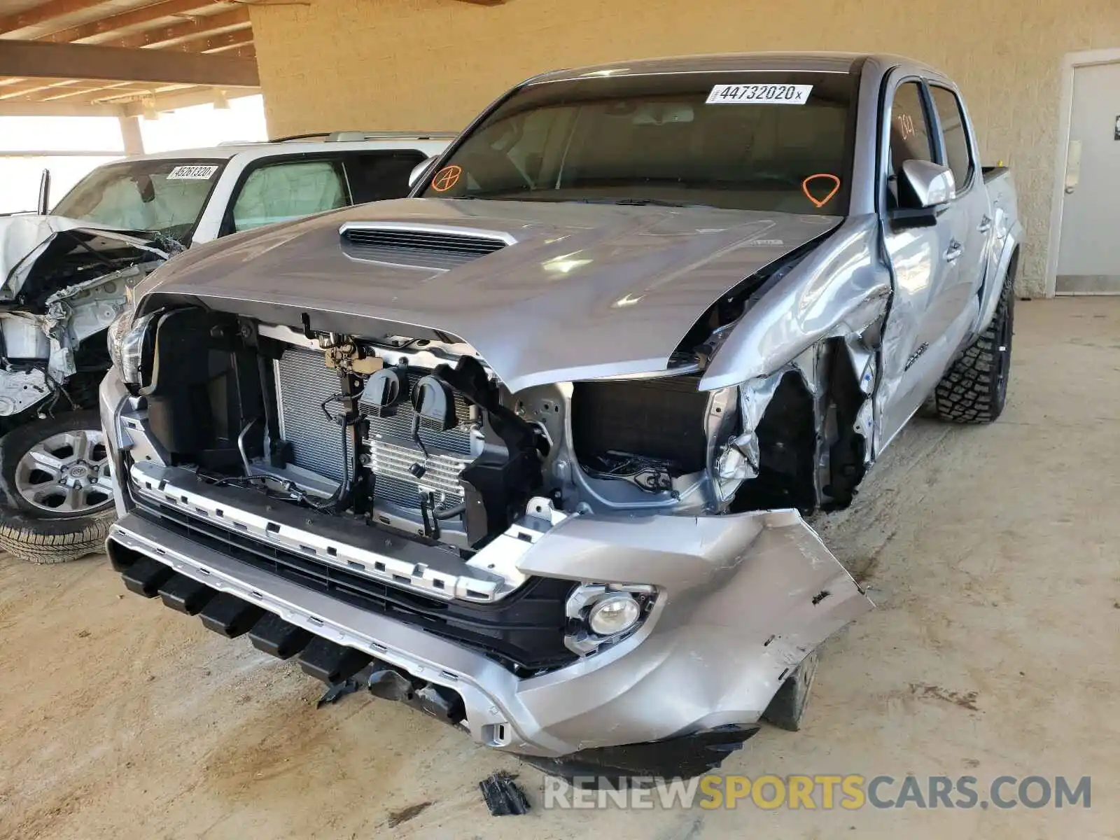 2 Photograph of a damaged car 3TMCZ5ANXLM323290 TOYOTA TACOMA 2020