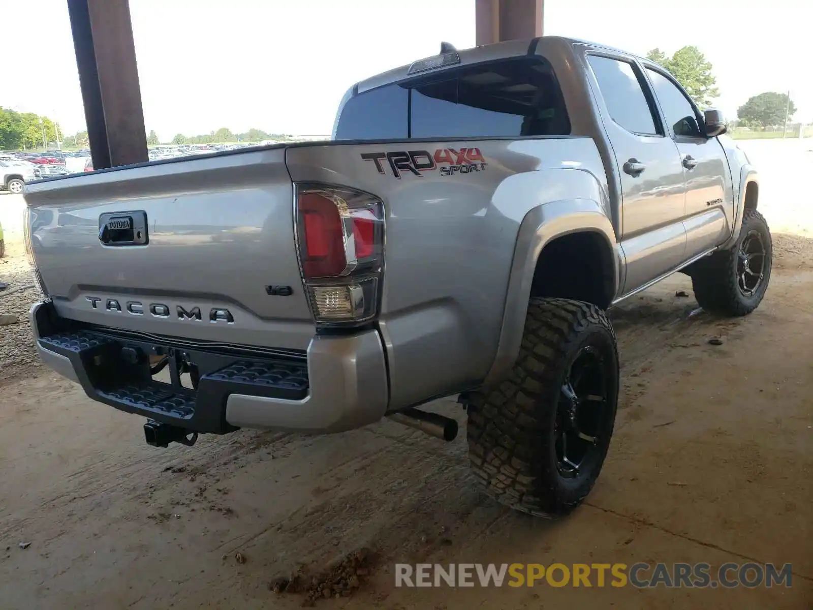 4 Photograph of a damaged car 3TMCZ5ANXLM323290 TOYOTA TACOMA 2020