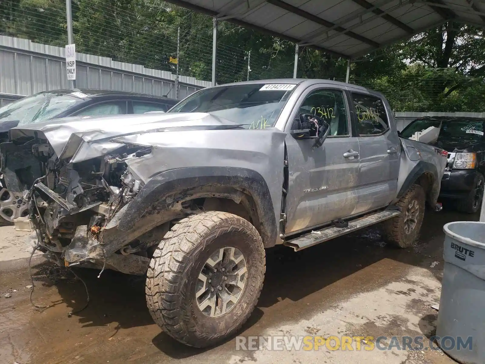 2 Photograph of a damaged car 3TMCZ5ANXLM333351 TOYOTA TACOMA 2020