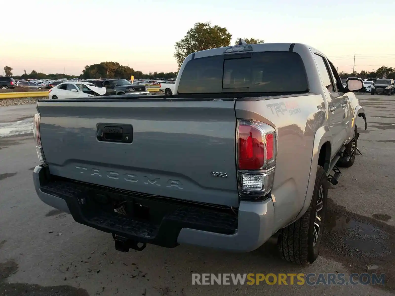 4 Photograph of a damaged car 3TMCZ5ANXLM335424 TOYOTA TACOMA 2020