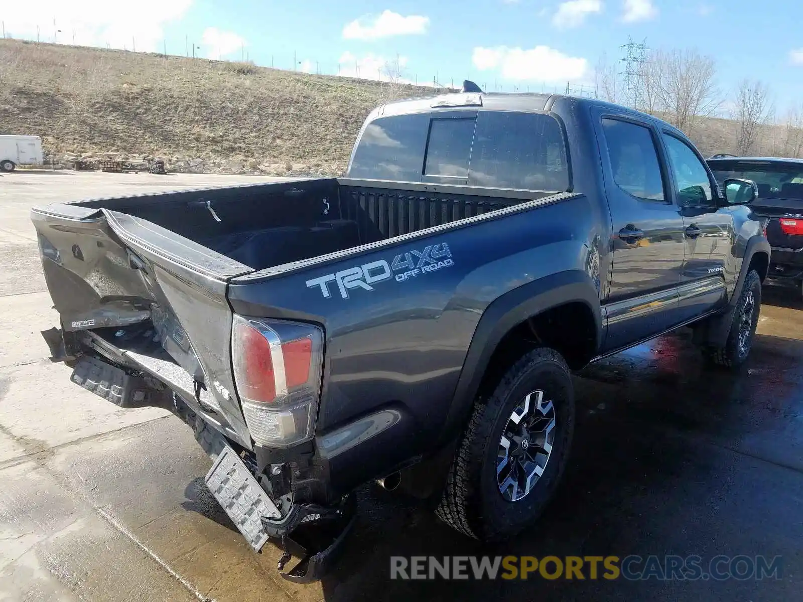 4 Photograph of a damaged car 3TMCZ5ANXLM335794 TOYOTA TACOMA 2020