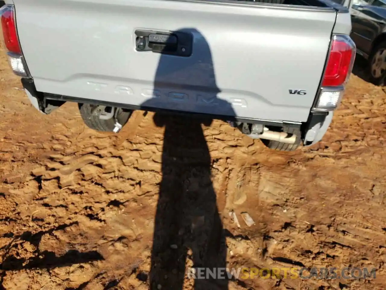 9 Photograph of a damaged car 3TMCZ5ANXLM342972 TOYOTA TACOMA 2020