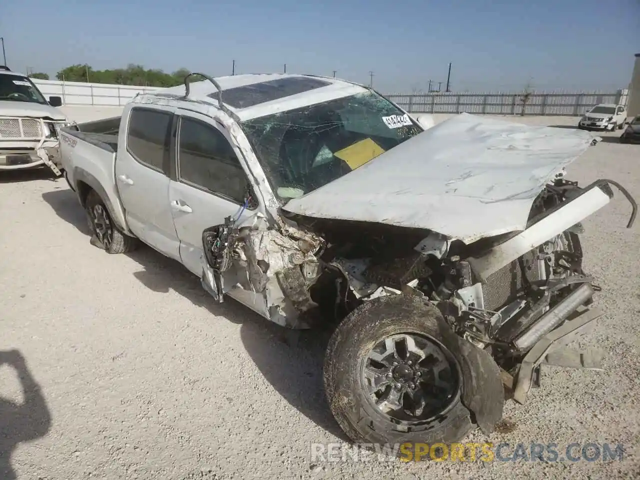 1 Photograph of a damaged car 3TMCZ5ANXLM346598 TOYOTA TACOMA 2020