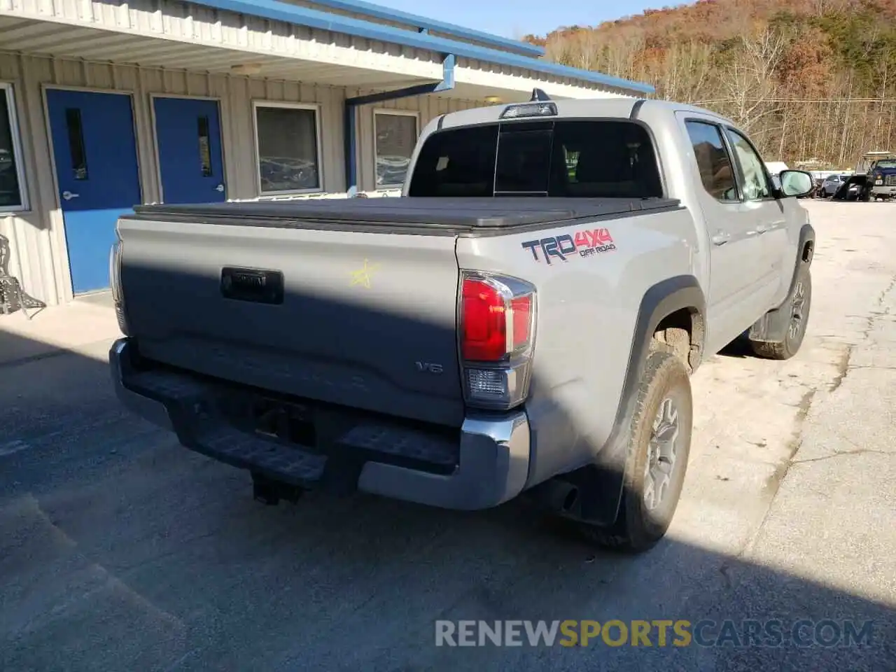 4 Photograph of a damaged car 3TMCZ5ANXLM350148 TOYOTA TACOMA 2020