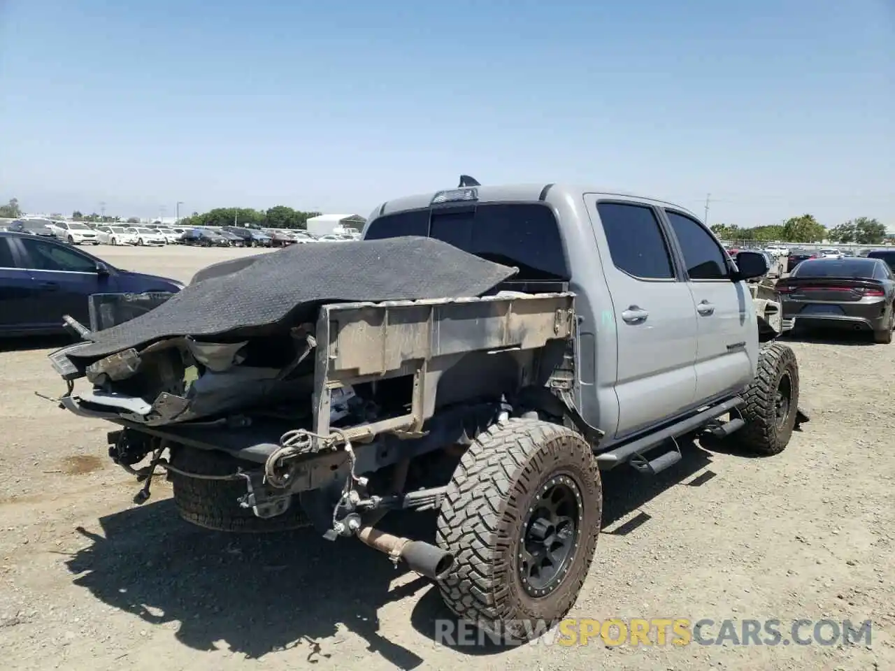 4 Photograph of a damaged car 3TMCZ5ANXLM353440 TOYOTA TACOMA 2020