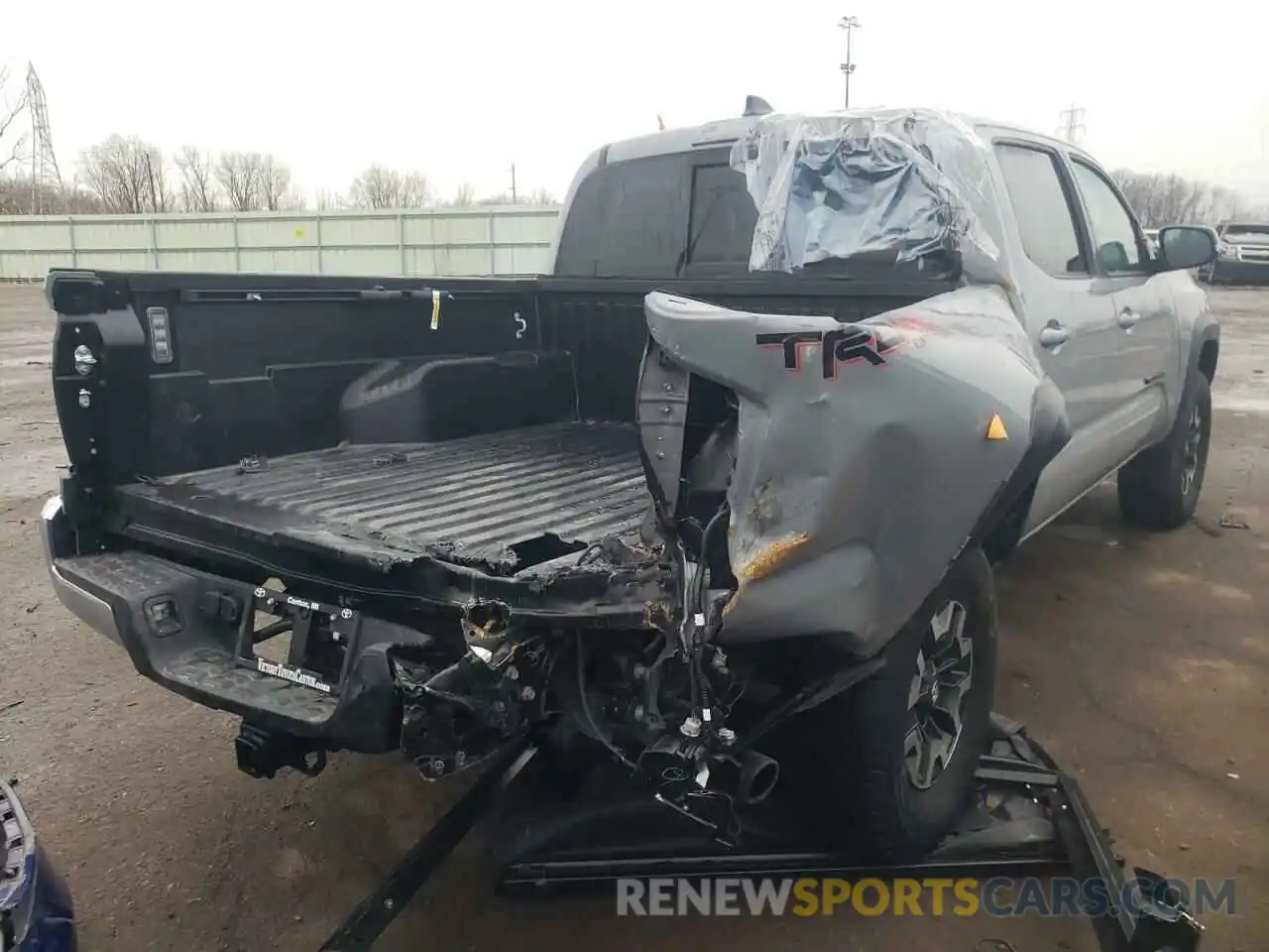 4 Photograph of a damaged car 3TMCZ5ANXLM355348 TOYOTA TACOMA 2020