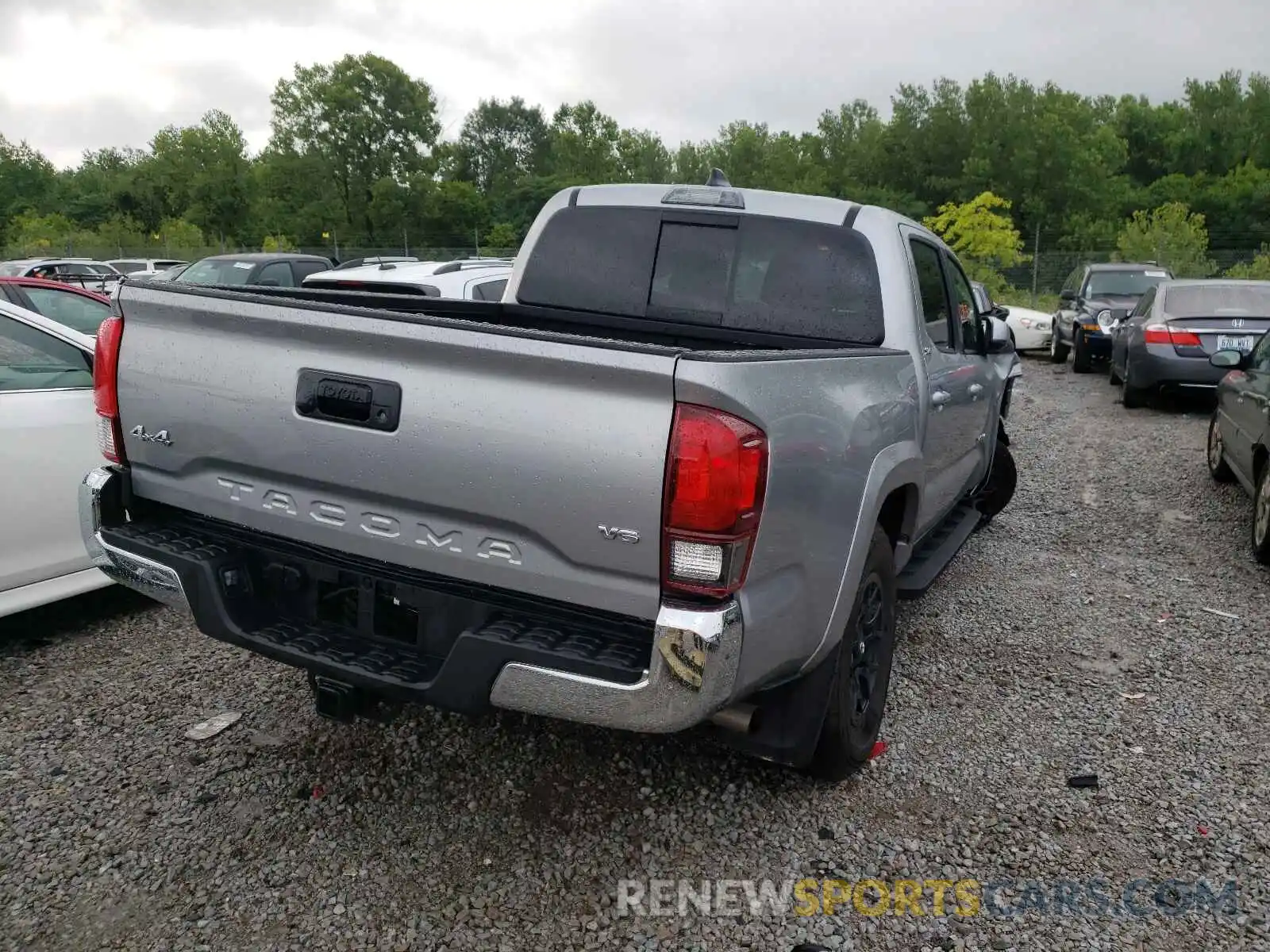 4 Photograph of a damaged car 3TMCZ5ANXLM360582 TOYOTA TACOMA 2020